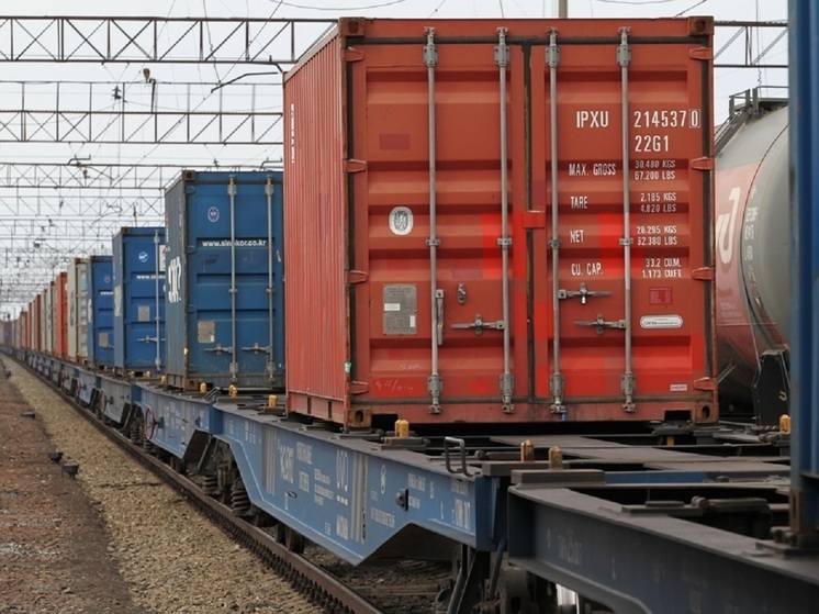 Свердловская магистраль перевезла почти 2 млн тонн грузов