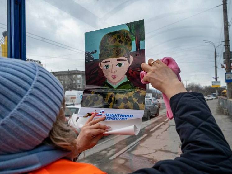 Остановки Мурманска ко Дню Победы украсили детские рисунки