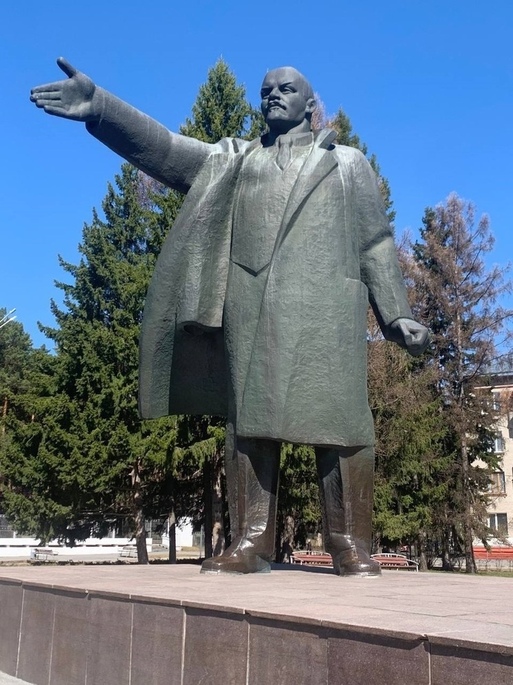 Памятник Ленину в Северске поразил вице-губернатора Потемкина
