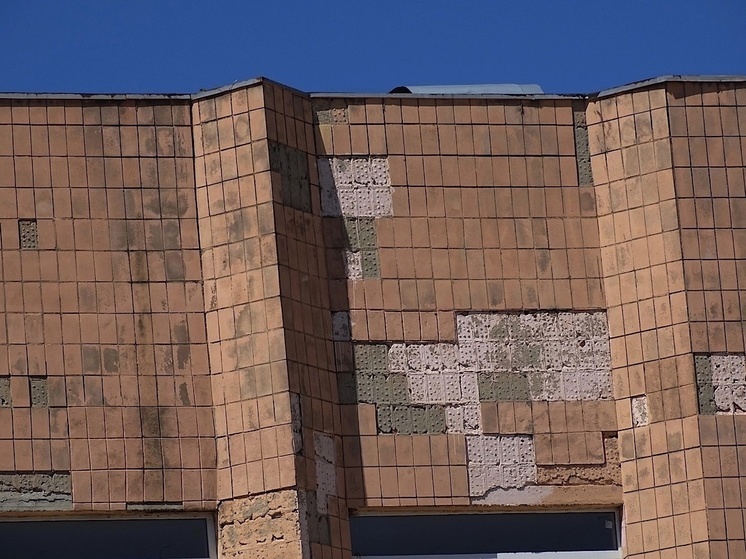 Жители Миллерово пожаловались на разрушающееся здание районной администрации