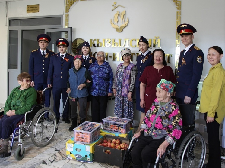Сотрудники Следкома Тувы  посетили дом-интернат для престарелых  с гостинцами