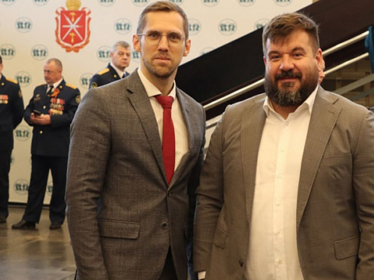Депутат Илья Степанов посетил мероприятие в драмтеатре, посвящённое Дню Победы