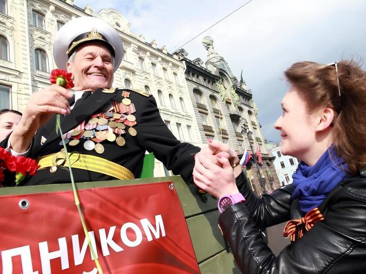 После парада на Дворцовой площади по центру Петербурга провезут ветеранов ВОВ