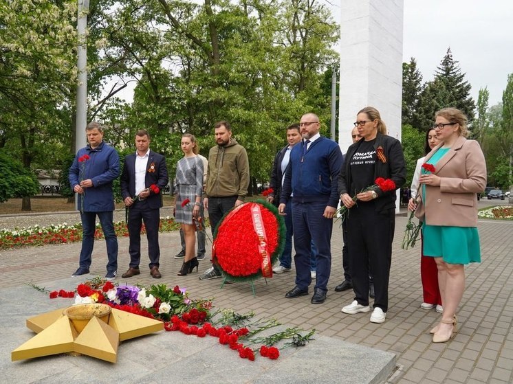 Члены Запорожского отделения клуба «Новороссия» почтили память героев ВОВ