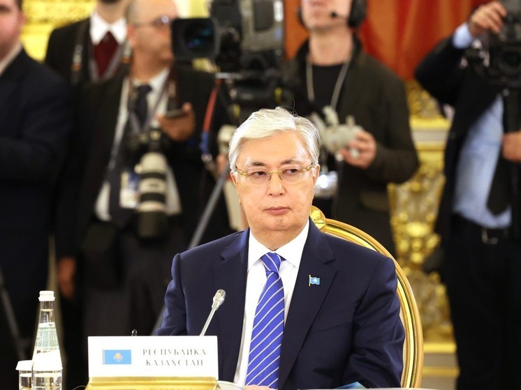 Токаев предложил создать безбарьерный внутренний рынок в ЕАЭС