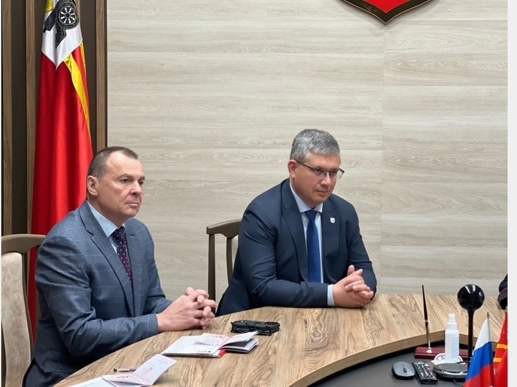 Александр Новиков вручил паспорта детям участников Специальной военной операции