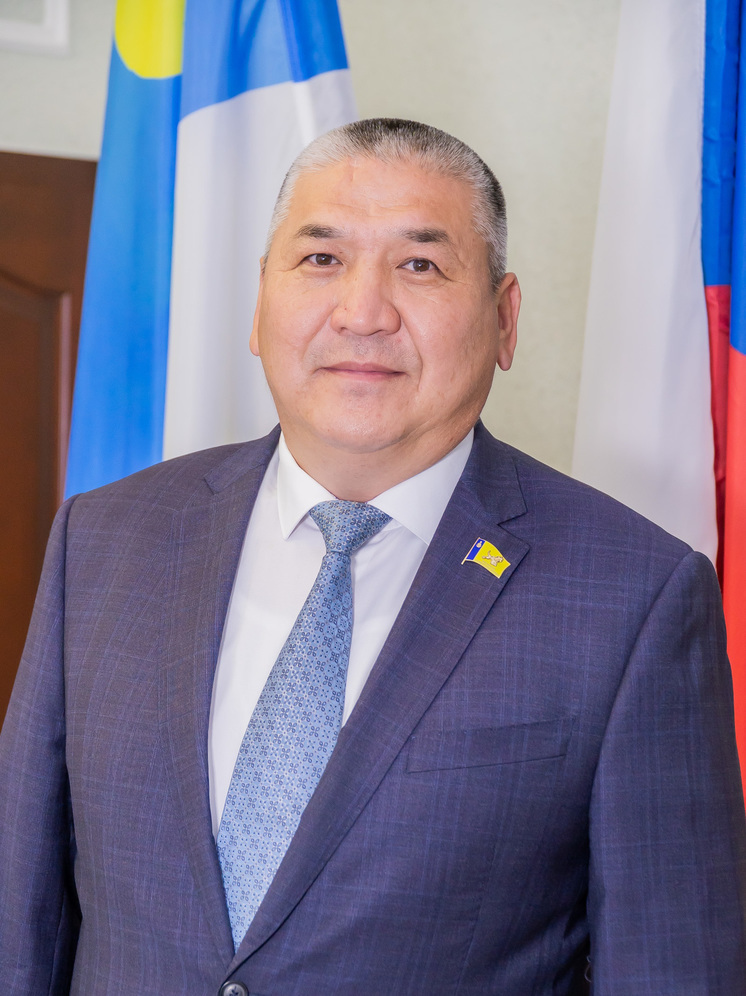 Председатель Улан-Удэнского горсовета Чимит Бальжинимаев поздравил жителей города с Днем Великой Победы