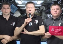 Экипаж Международной космической станции поздравил соотечественников с Днем Победы