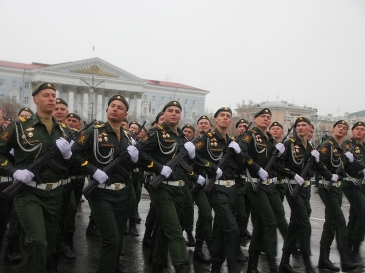 Парад Победы начался на центральной площади Читы