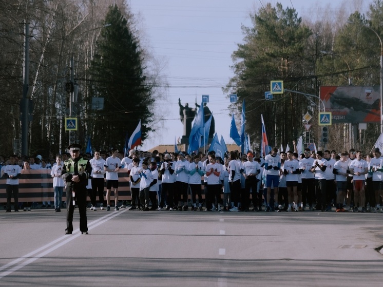 Томские студенты и школьники пробежали «Милю Мира» 9 мая