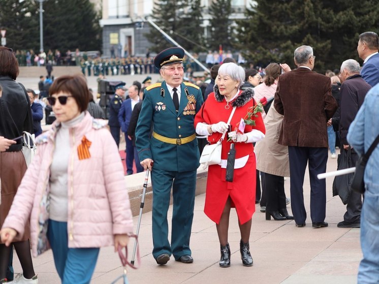 По площади Советов в Улан-Удэ прошли легендарные Т-34 и Искандер-М