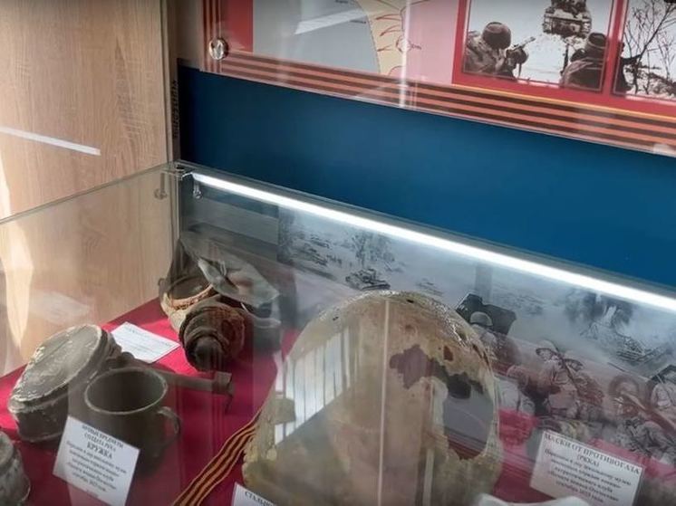 Ложки с именами бойцов, пробитые пулями каски: в Янино открылся музей с экспонатами времен войны и СВО
