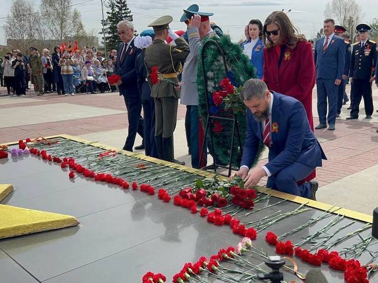 Первые лица Забайкалья возложили цветы к Вечному огню в День Победы