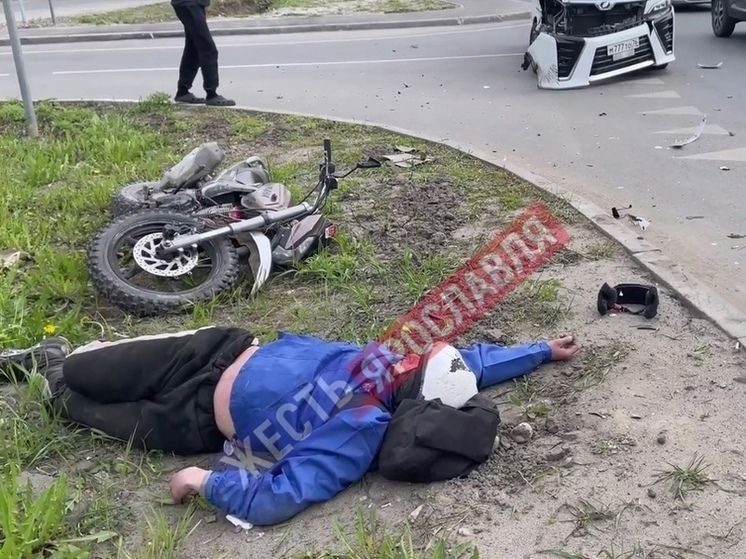 В Ярославле мотоциклист сильно пострадал в ДТП