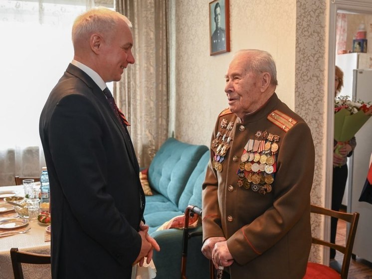 Глава полиции Красноярского края поздравил 103-летнего ветерана ВОВ