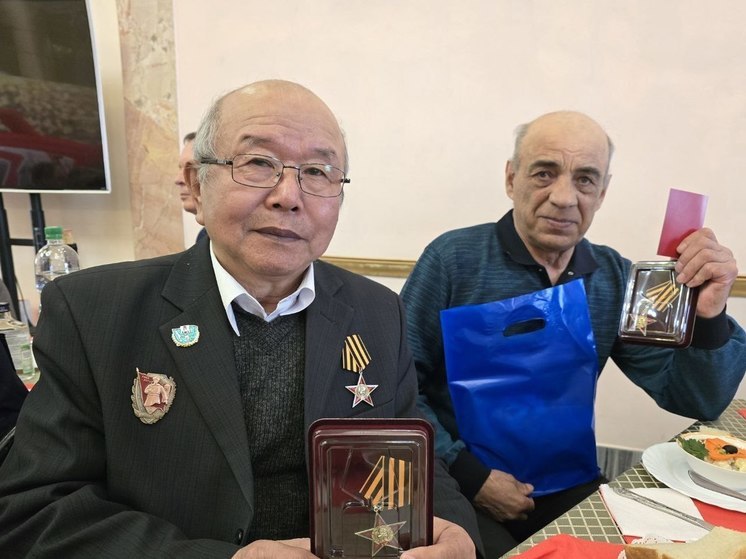 Сахалинцам вручили юбилейную медаль «55 лет боев за остров Даманский»