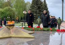 Утром 9 мая в Йошкар-Оле прошло торжественное мероприятие – возложение цветов к мемориалу Воинской Славы.