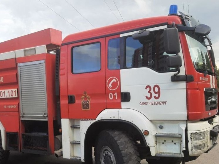 Из-за пожара в квартире на Кирилловской эвакуировали 15 человек