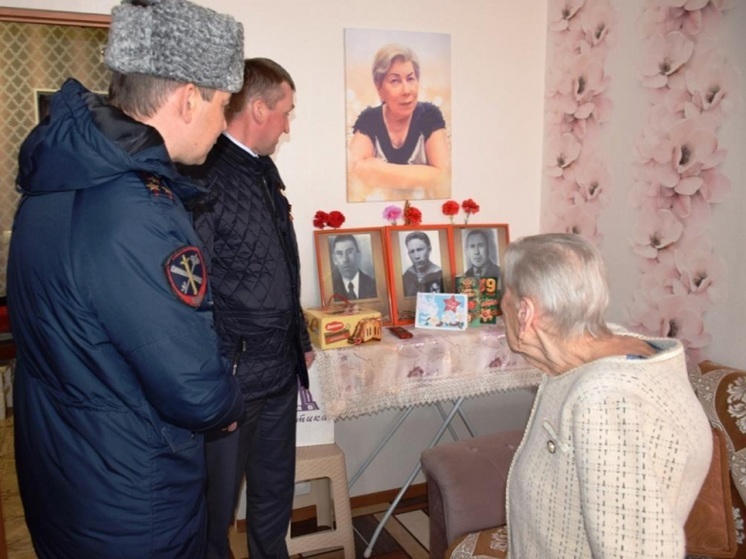 Ветеранам органов внутренних дел в НАО вручили памятные подарки