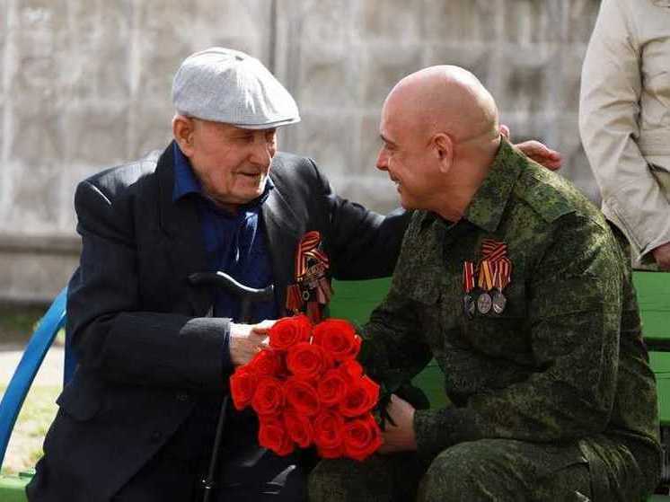Спикер Верховного Совета Хакасии поздравил ветерана Великой Отечественной войны