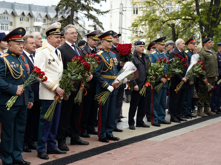 Губернатор Ставрополья возложил цветы к Вечному огню