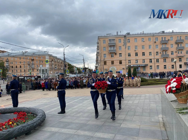 В Рязани состоялась церемония возложения цветов к мемориалу героям ВОВ