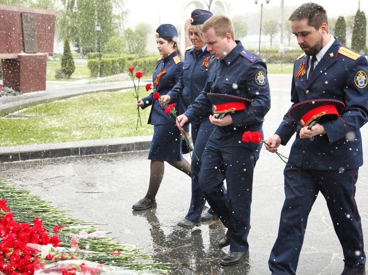 Сотрудники тверского СК почтили память участников Великой Отечественной войны