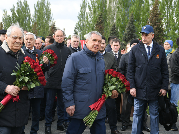 «Это день гордости»: Минниханов выступил на Параде Победы