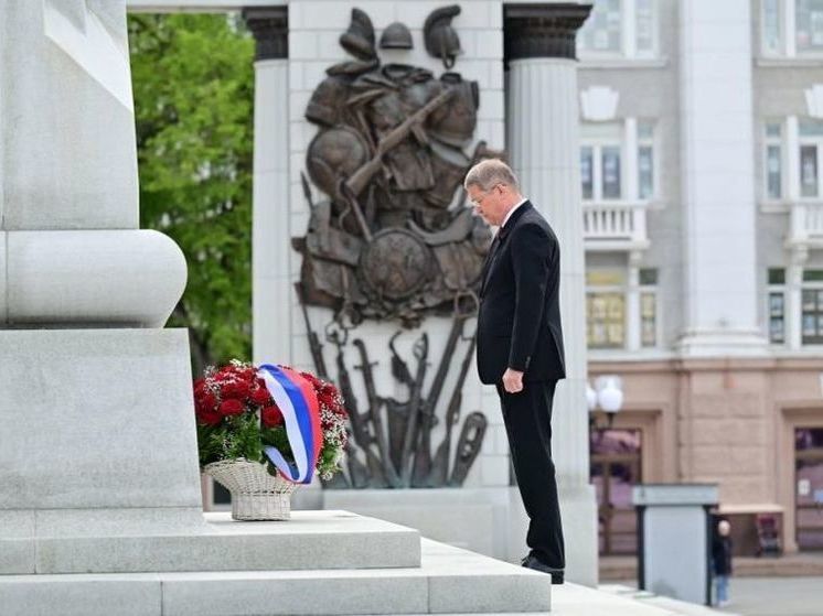 Глава Башкортостана возложил цветы к памятнику генералу Шаймуратову