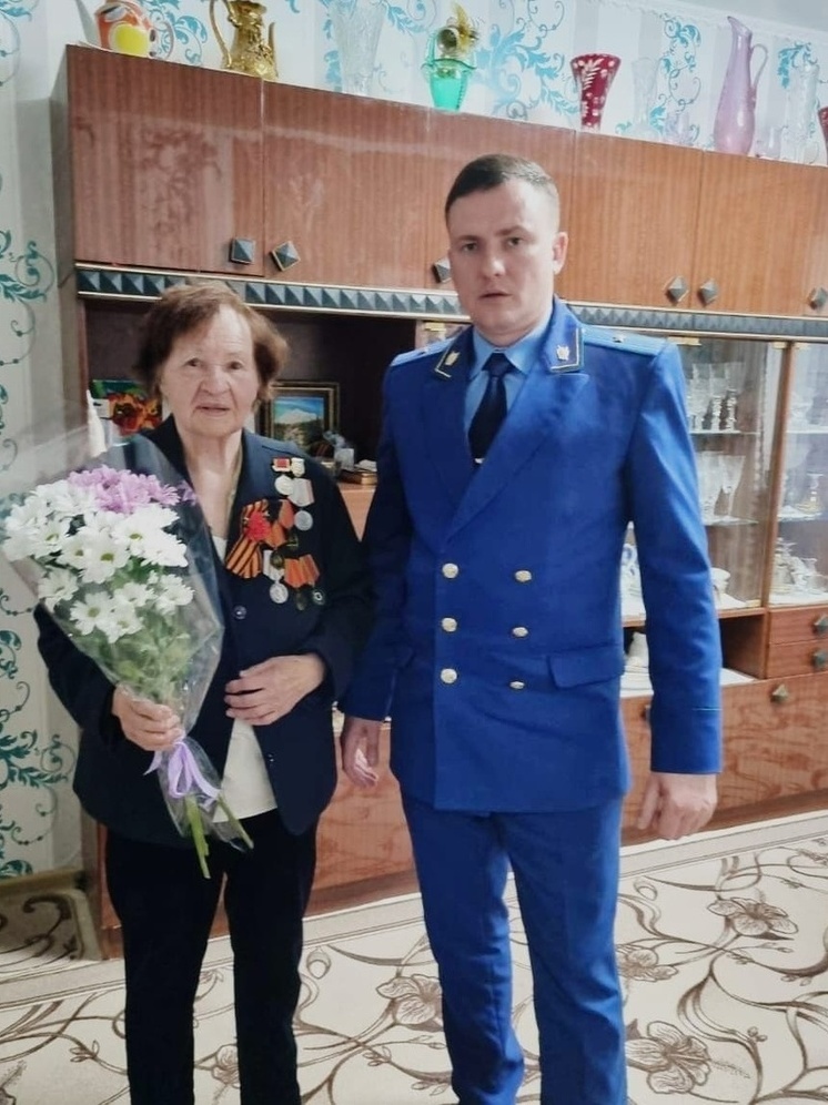 Прокуроры поздравили узницу концлагеря из Камешково с Днем Победы