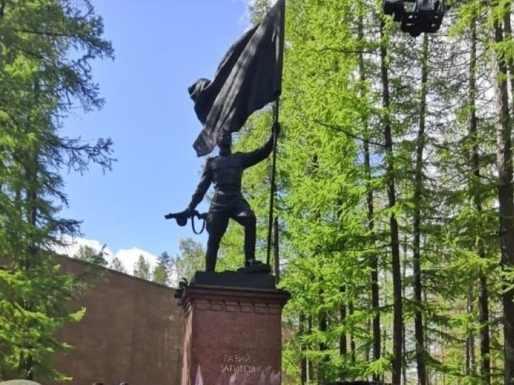 В Уфе открыли памятник Герою ВОВ Гази Загитову