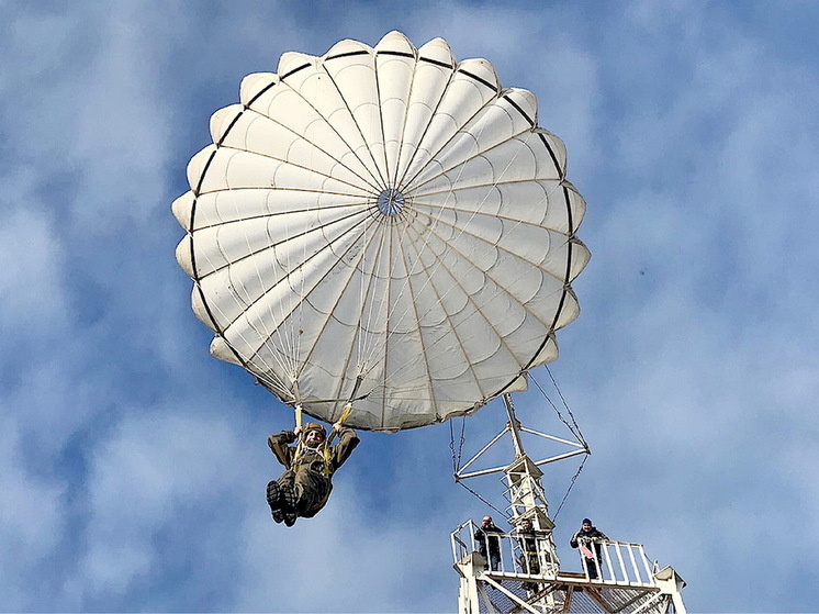 Ямальская молодежь может научиться прыгать с парашютом