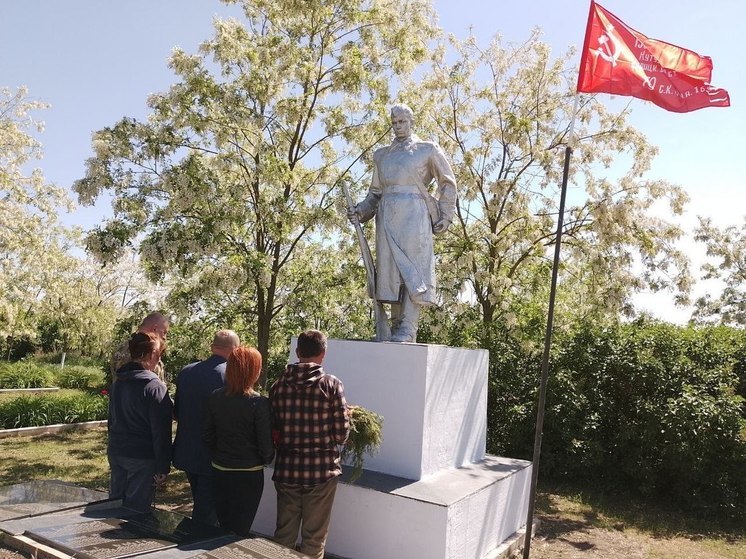 Битва у хутора Соломки: на Херсонщине возложили цветы к памятнику героям