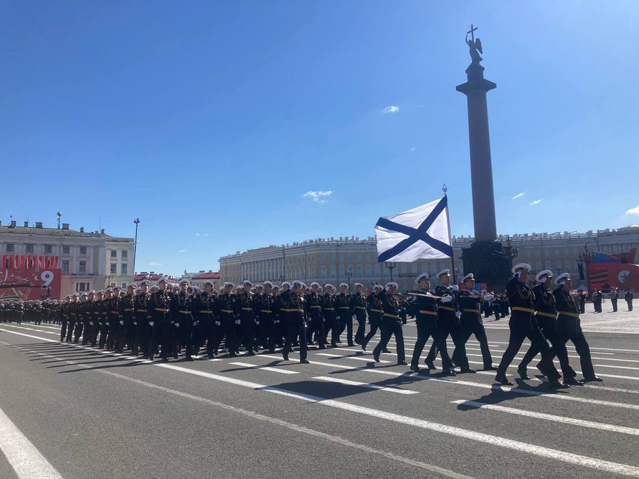 Солнечное и торжественное 9 мая: как в Петербурге прошел Парад Победы