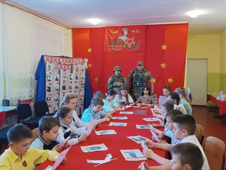  Школьники из Алешкинского округа написали письма солдатам