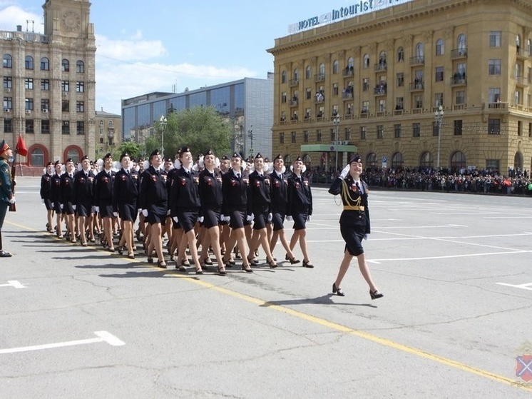 Расчеты полиции приняли участие в параде Победы в Волгограде