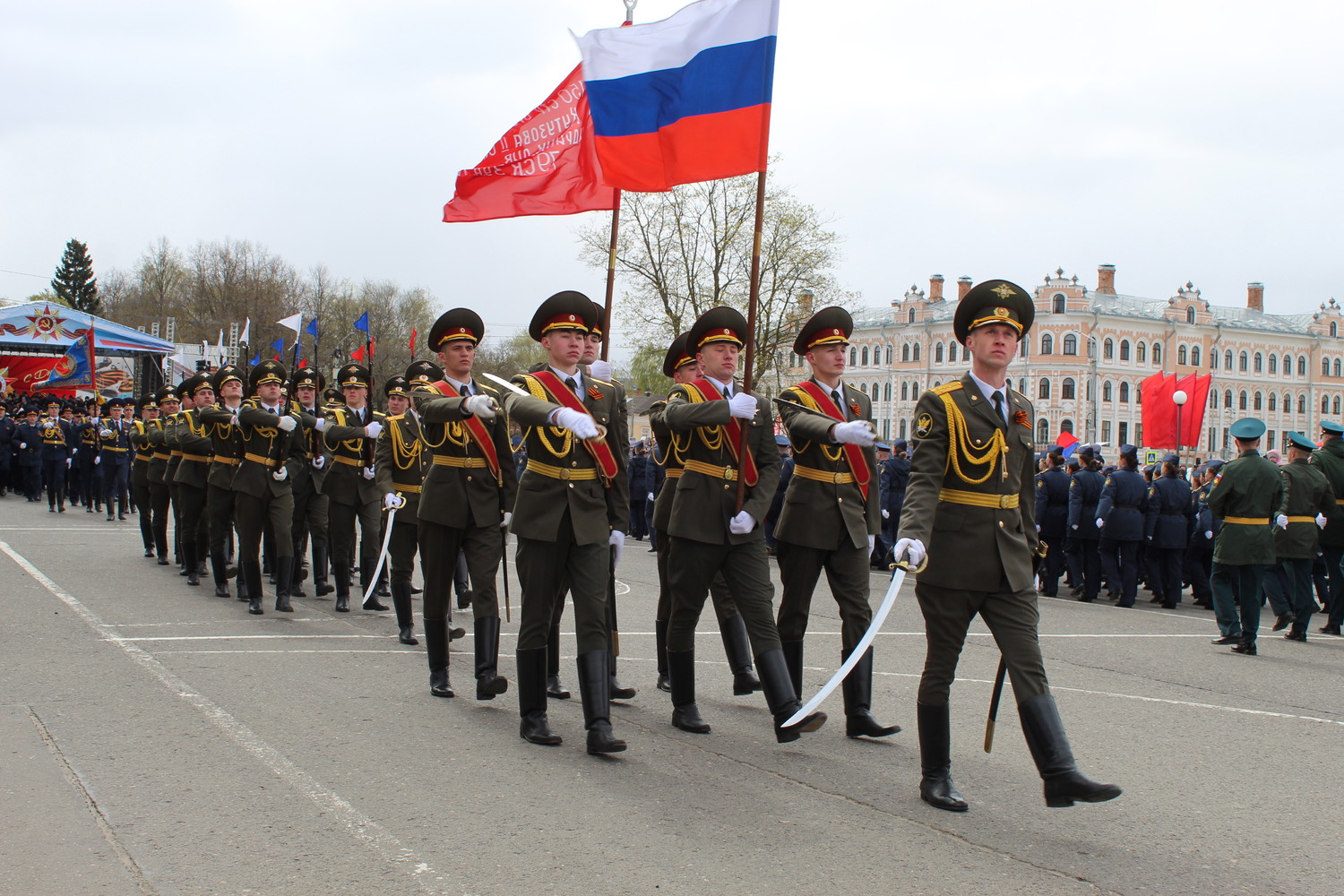 Парад Победы прошел сегодня в центре Вологды