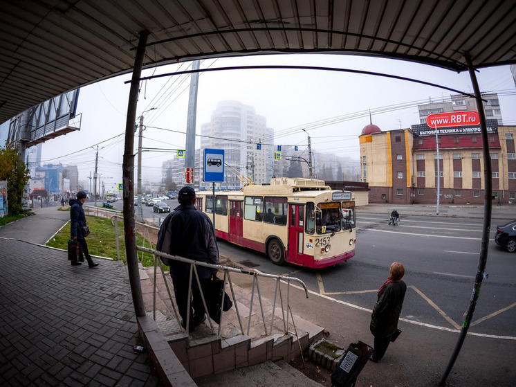 Пожилая жительница Челябинска пострадала от резкого торможения троллейбуса