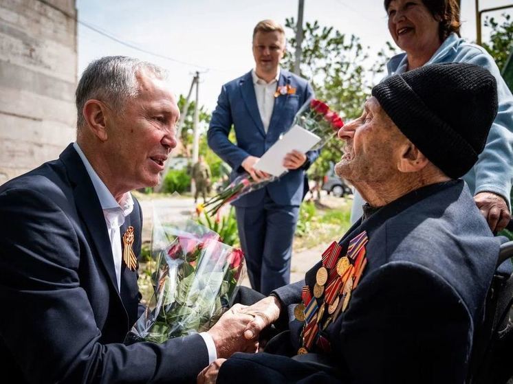 Губернатор Херсонщины Владимир Сальдо поздравил ветерана с Днём Победы