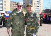 В Красноярске на торжественном митинге состоялось вручение ордена Мужества бойцу спецоперации Виктору с позывным Скиф