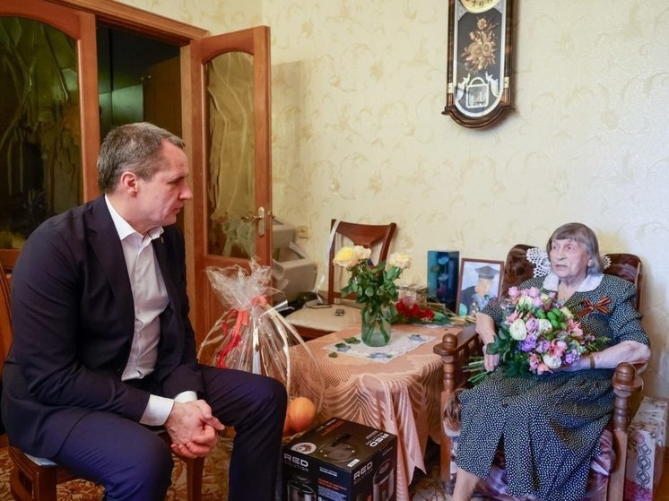 Белгородский губернатор поздравил ветерана Зинаиду Минакову с Днем Победы