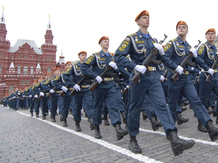 Конфуз произошел в прямом эфире телеканала "Москва 24" с Парада Победы на Красной площади
