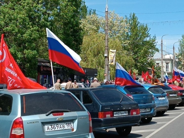 В Бердянске Запорожской области прошел автопробег в честь Дня Победы