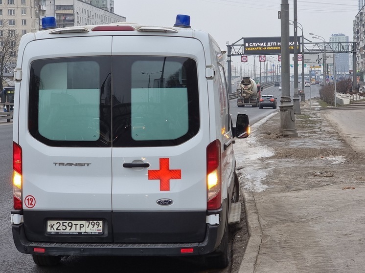 Рабочего убило упавшим стеклопакетом на юге Москвы