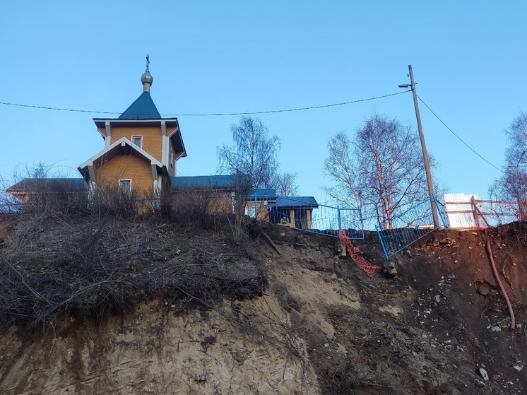 Храм падает в пропасть в Петрозаводске