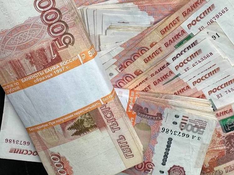 У жительницы Тосно из тумбочки украли около двух миллионов рублей