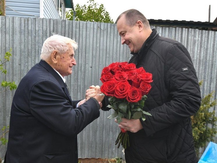 Глава Серпухова поздравил с Днем Победы ветерана Великой Отечественной войны