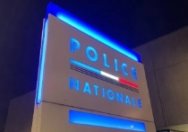 Двое правоохранителей ранены в полицейском участке в Париже после нападения мужчины, выхватившего у одного из силовиков табельный пистолет