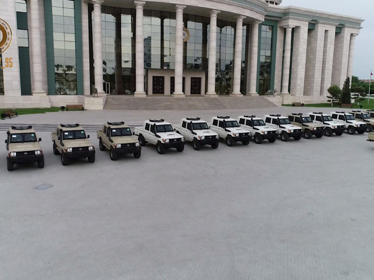 Из Чечни бойцам в зону СВО отправили 30 бронированных машин