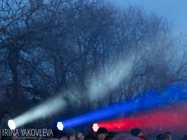 Лучи вместо салюта показали жителям Петрозаводска в День Победы